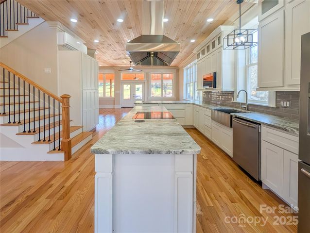 7854 E US Highway 19E None, Burnsville, NC 28714