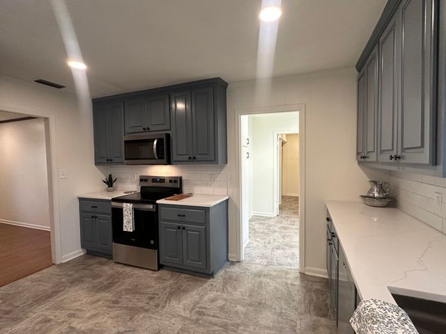 605 Woodland Hills, Hattiesburg, MS 39402