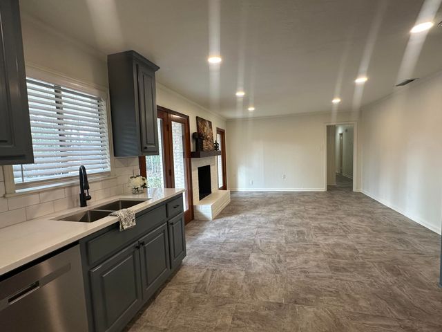 605 Woodland Hills, Hattiesburg, MS 39402