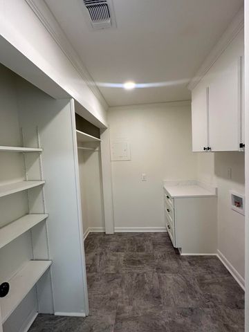 605 Woodland Hills, Hattiesburg, MS 39402