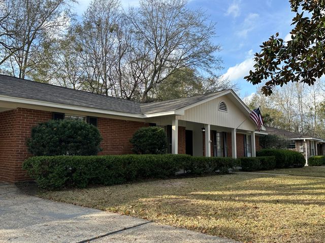 605 Woodland Hills, Hattiesburg, MS 39402
