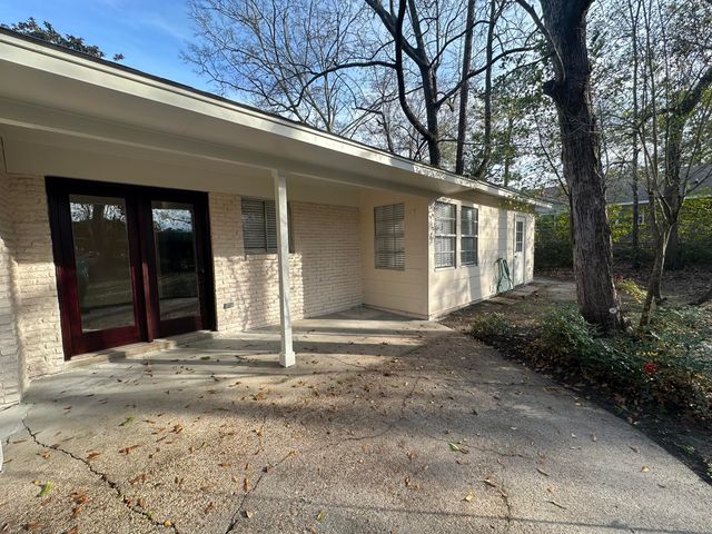 605 Woodland Hills, Hattiesburg, MS 39402