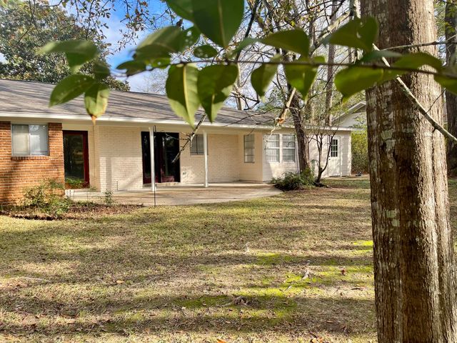 605 Woodland Hills, Hattiesburg, MS 39402