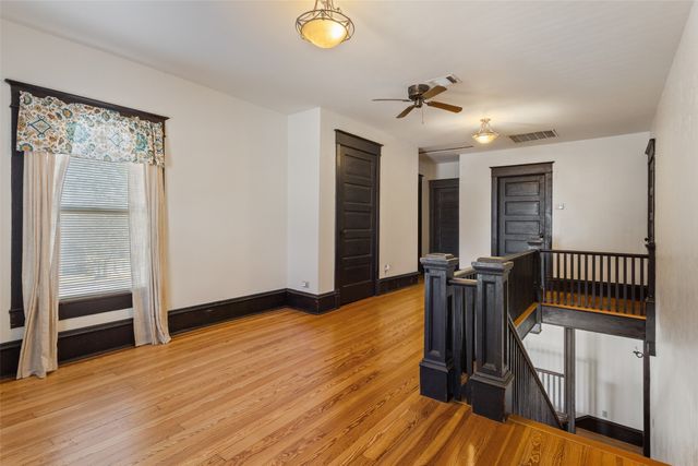 900 W 6th Street, Mcgregor, TX 76657