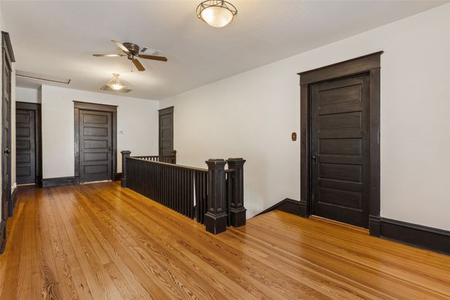 900 W 6th Street, Mcgregor, TX 76657