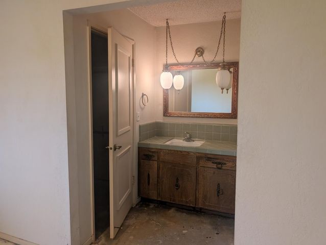 2418 N Fowler Avenue, Fresno, CA 93727