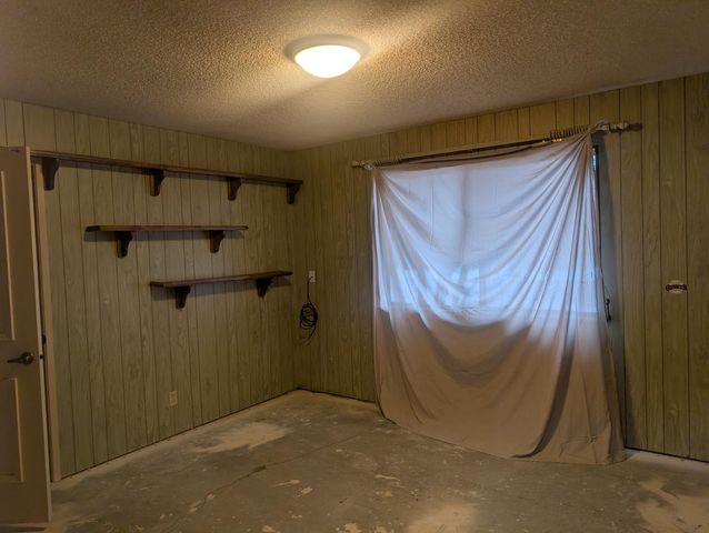 2418 N Fowler Avenue, Fresno, CA 93727