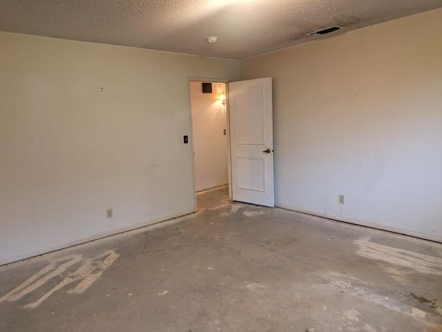 2418 N Fowler Avenue, Fresno, CA 93727