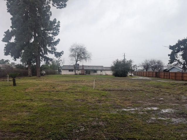2418 N Fowler Avenue, Fresno, CA 93727