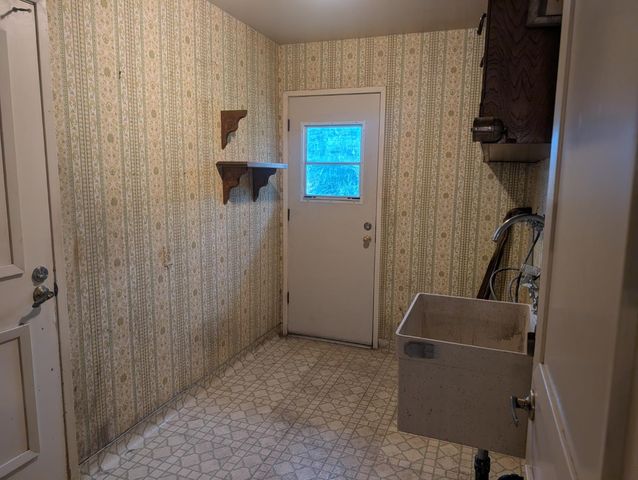 2418 N Fowler Avenue, Fresno, CA 93727