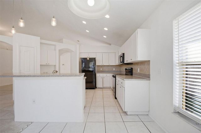 16502 LAKE HEATHER DRIVE, Tampa, FL 33618