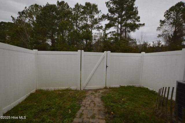 8000 Banister Loop, Jacksonville, NC 28546