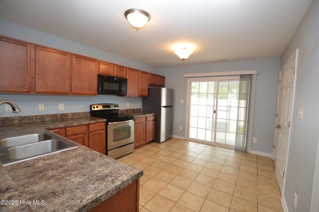 8000 Banister Loop, Jacksonville, NC 28546