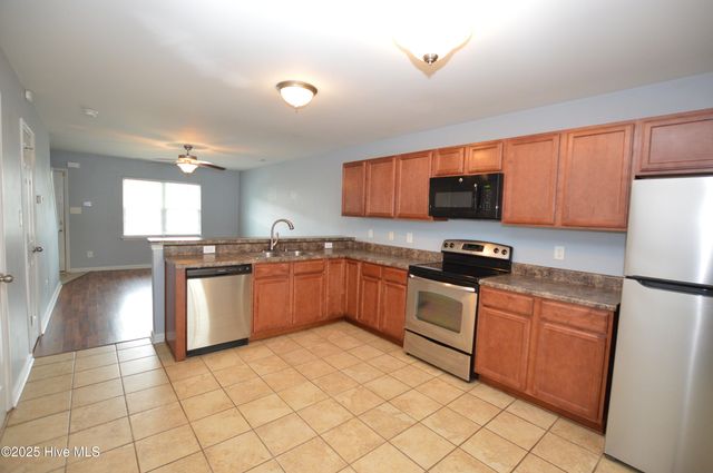 8000 Banister Loop, Jacksonville, NC 28546