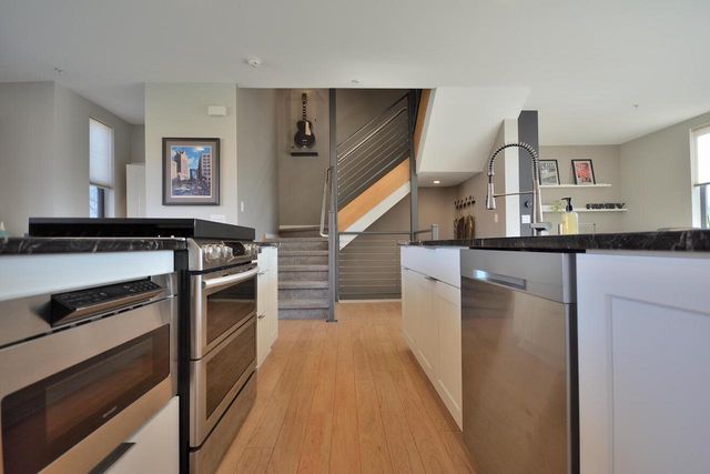 305 Mill Reserve DRIVE, Waukesha, WI 53188