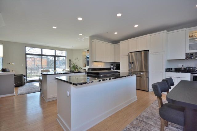 305 Mill Reserve DRIVE, Waukesha, WI 53188