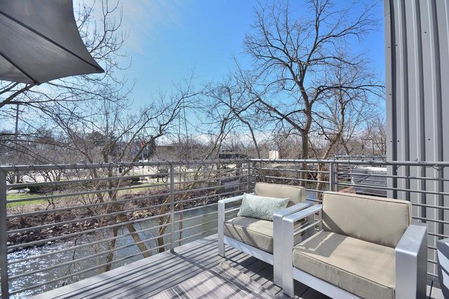 305 Mill Reserve DRIVE, Waukesha, WI 53188