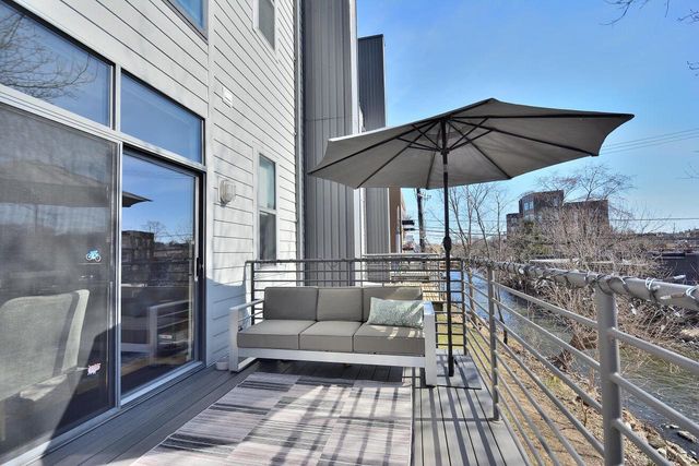 305 Mill Reserve DRIVE, Waukesha, WI 53188