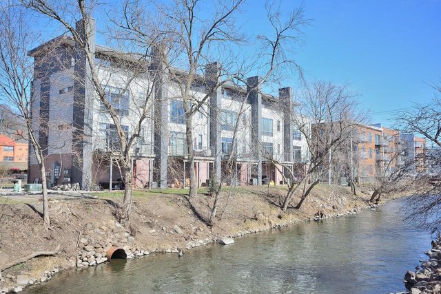 305 Mill Reserve DRIVE, Waukesha, WI 53188