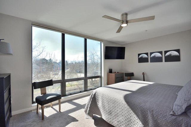 305 Mill Reserve DRIVE, Waukesha, WI 53188