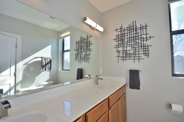 305 Mill Reserve DRIVE, Waukesha, WI 53188