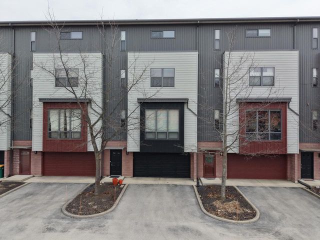 305 Mill Reserve DRIVE, Waukesha, WI 53188