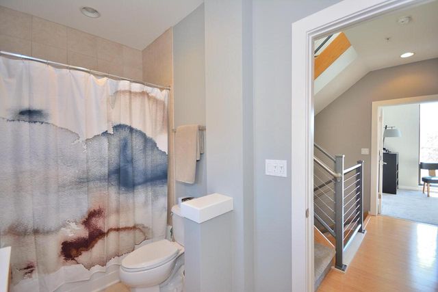 305 Mill Reserve DRIVE, Waukesha, WI 53188