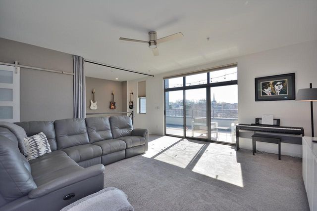 305 Mill Reserve DRIVE, Waukesha, WI 53188