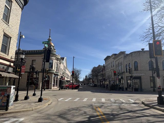 305 Mill Reserve DRIVE, Waukesha, WI 53188