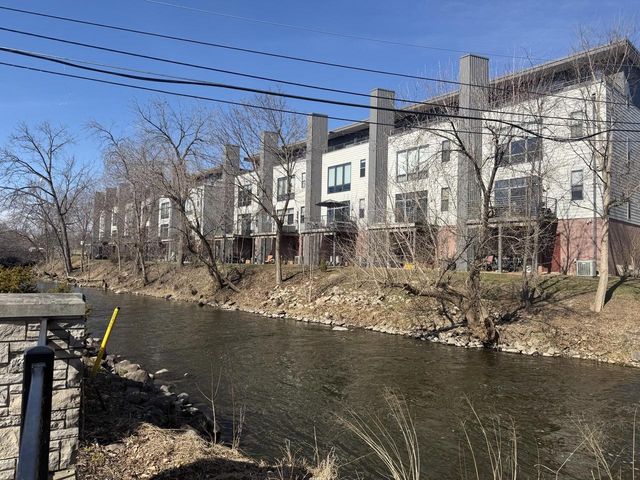 305 Mill Reserve DRIVE, Waukesha, WI 53188