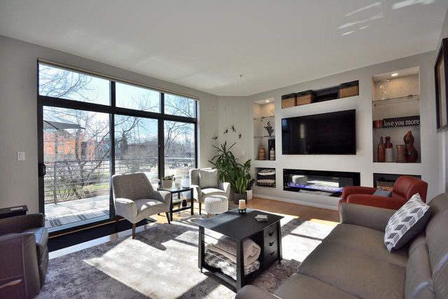 305 Mill Reserve DRIVE, Waukesha, WI 53188