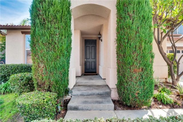 3911 Holly Springs Drive, Corona, CA 92881