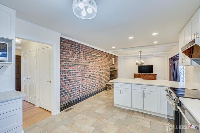 21 Garden Terrace, East Brunswick, NJ 08850