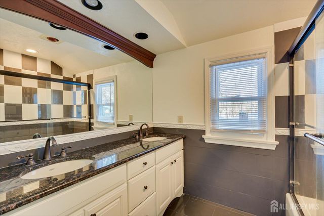 21 Garden Terrace, East Brunswick, NJ 08850