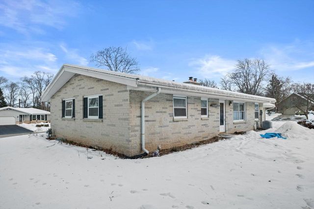 3455 S Russel ROAD, New Berlin, WI 53151