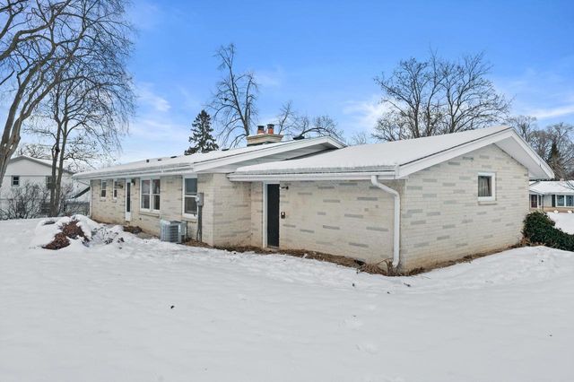 3455 S Russel ROAD, New Berlin, WI 53151