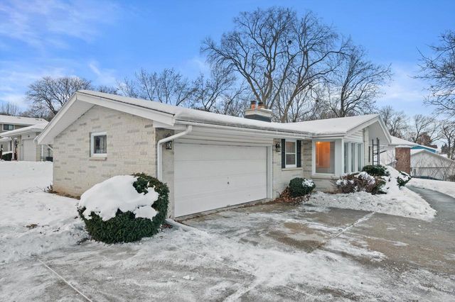 3455 S Russel ROAD, New Berlin, WI 53151