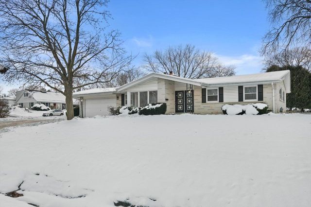 3455 S Russel ROAD, New Berlin, WI 53151