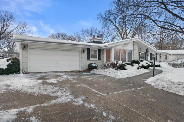3455 S Russel ROAD, New Berlin, WI 53151