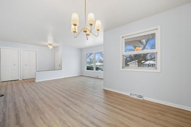 3455 S Russel ROAD, New Berlin, WI 53151