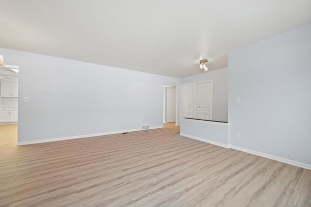 3455 S Russel ROAD, New Berlin, WI 53151