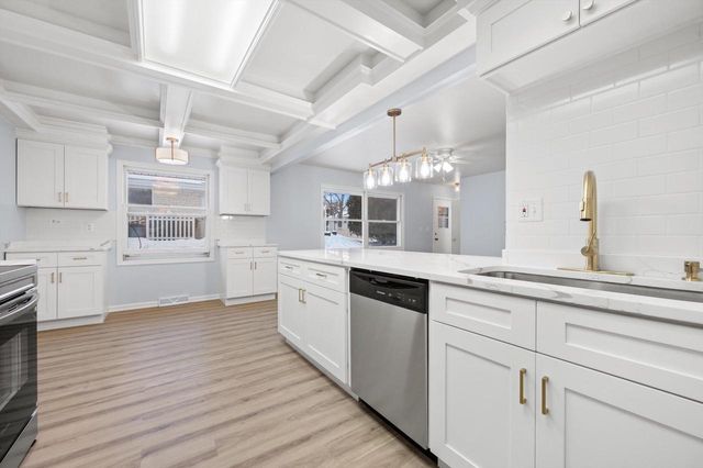 3455 S Russel ROAD, New Berlin, WI 53151