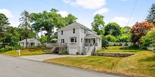 37 Berkeley Dr, Falmouth, MA 02536