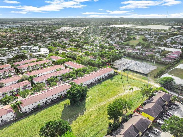 1007 NE 208th Street 1007, Miami, FL 33179