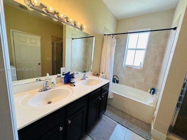 1007 NE 208th Street 1007, Miami, FL 33179