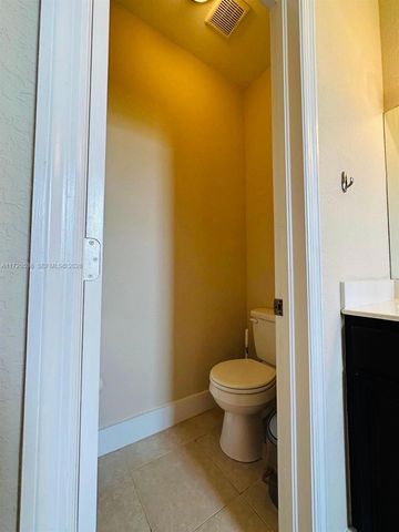 1007 NE 208th Street 1007, Miami, FL 33179