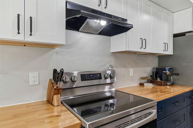 525 WALKER ROAD, Safety Harbor, FL 34695
