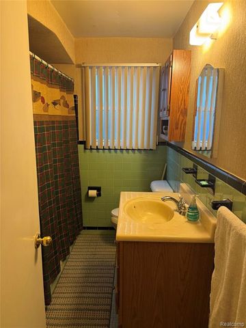 24220 Cloverlawn Street, Oak Park, MI 48237