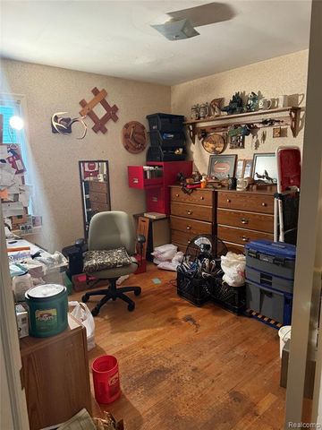 24220 Cloverlawn Street, Oak Park, MI 48237