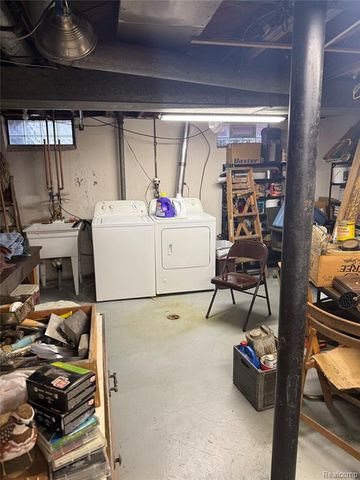 24220 Cloverlawn Street, Oak Park, MI 48237